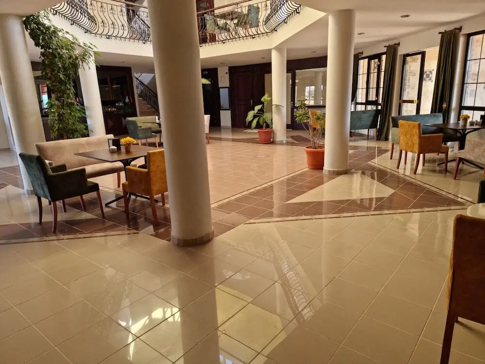 Сатлюс: Flora Hotel