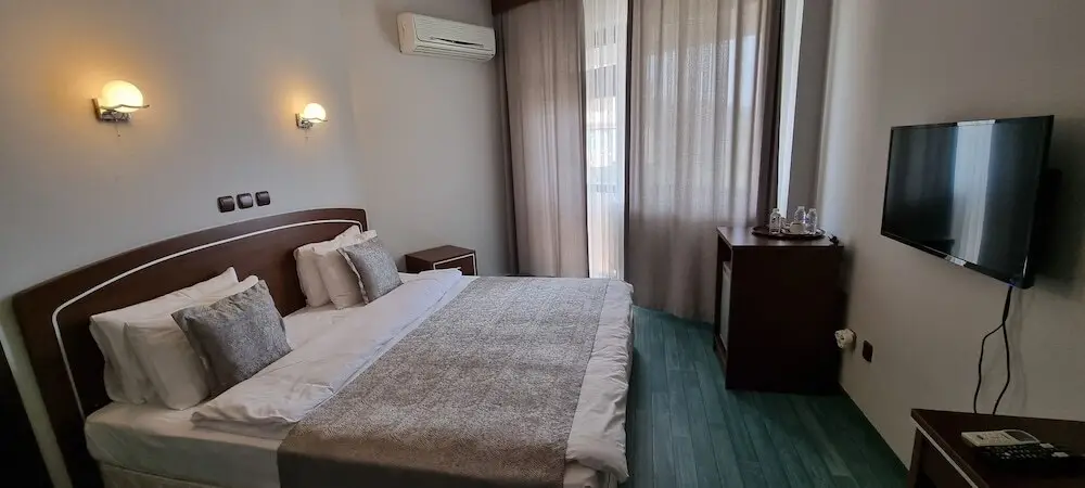 Сатлюс: Flora Hotel