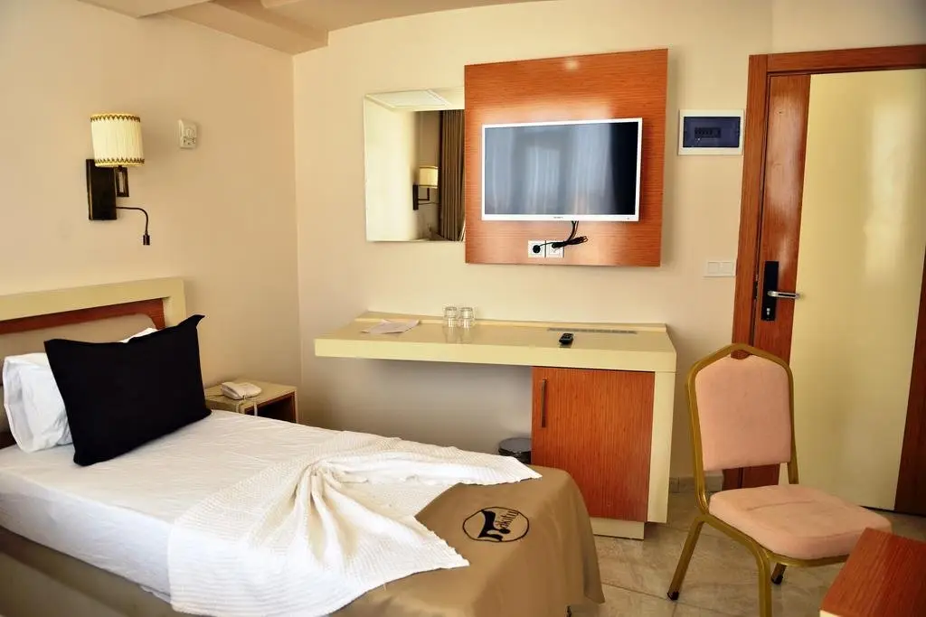 Мидьят: Akitu Hotel