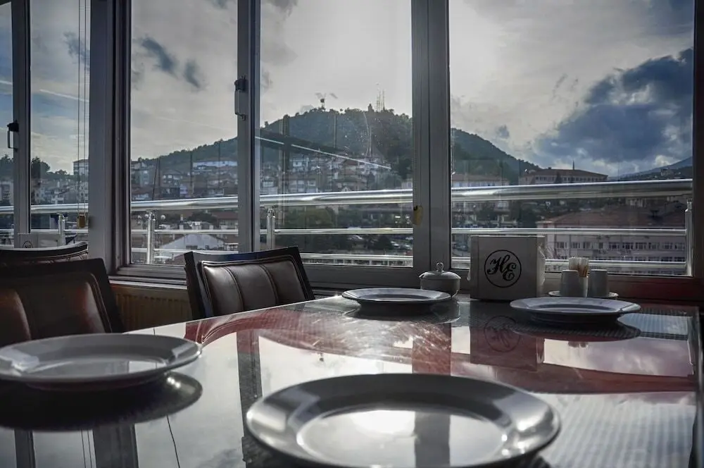 Тосия: Hotel Ekmekçiler