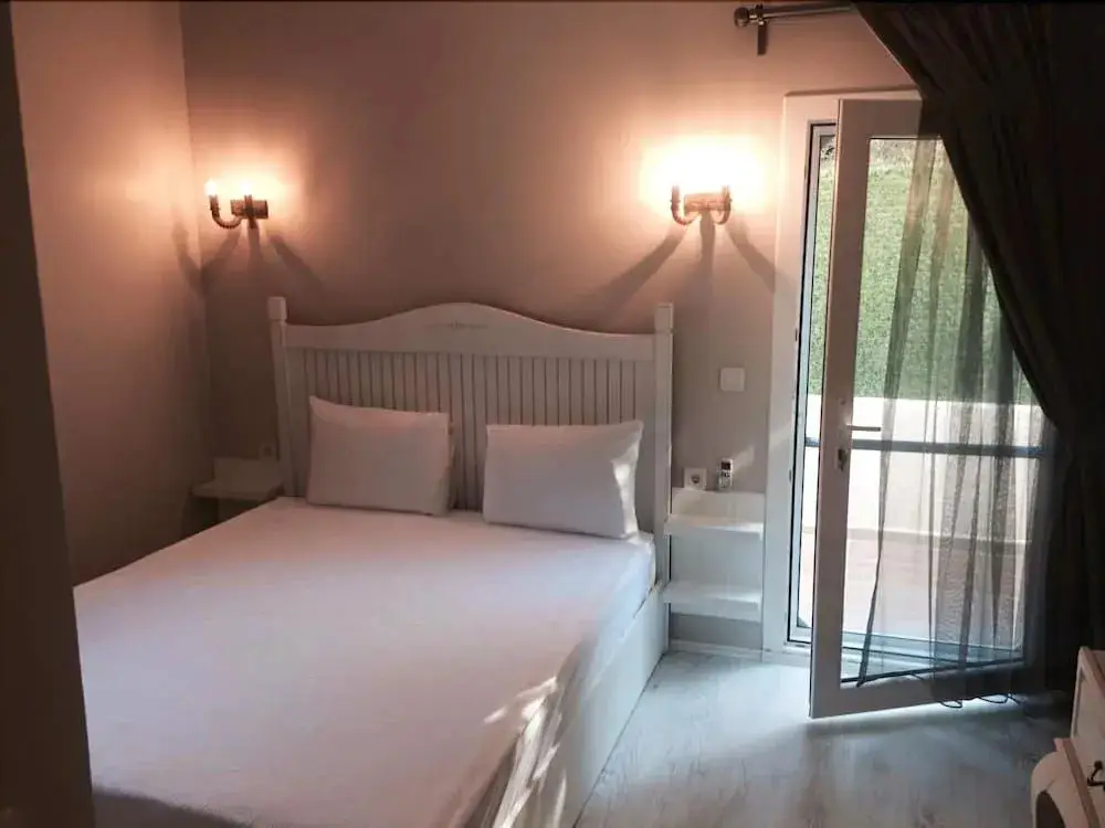 Erythros Boutique Hotel — фото 1
