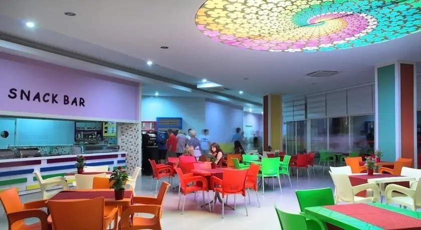 The Colours West Hotel — фото 1