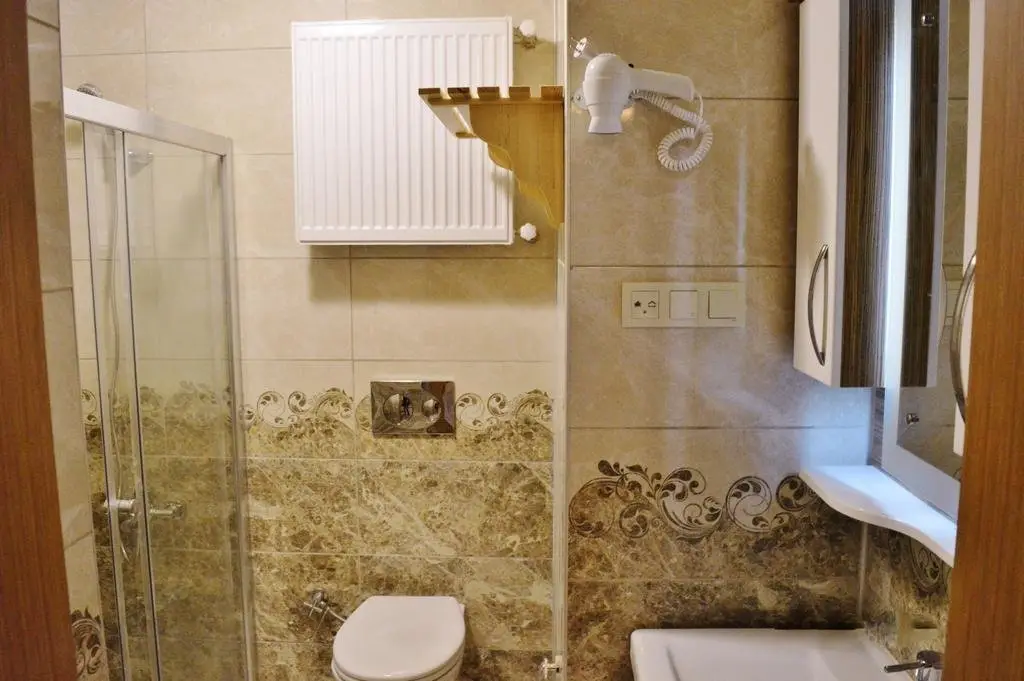 Янык: Mersu A'la Hotel
