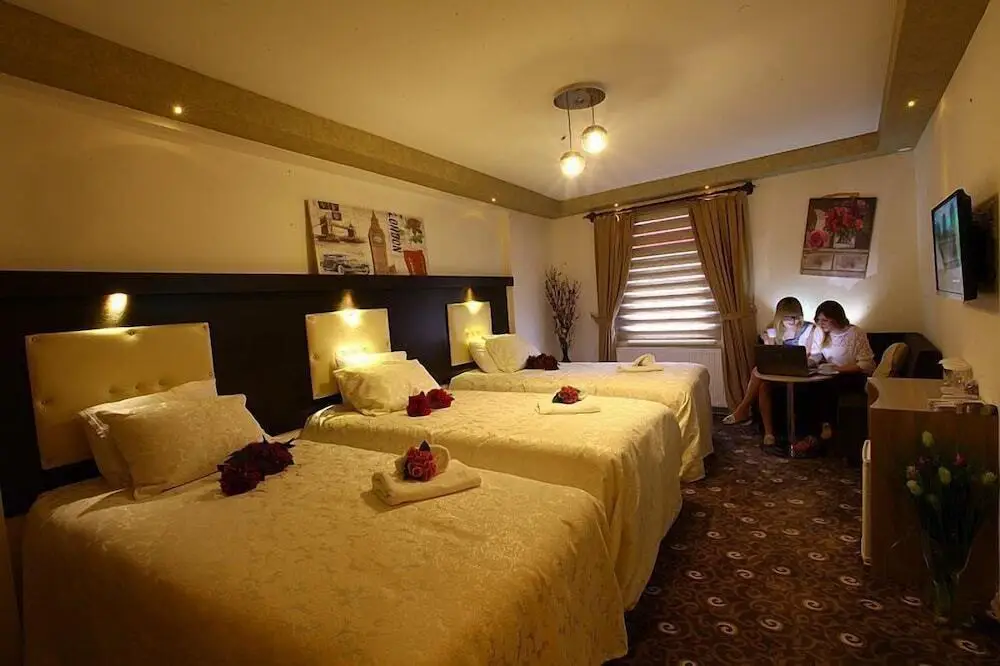 Унье: City Hotel
