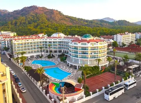 Pineta Park Deluxe Hotel — фото 1