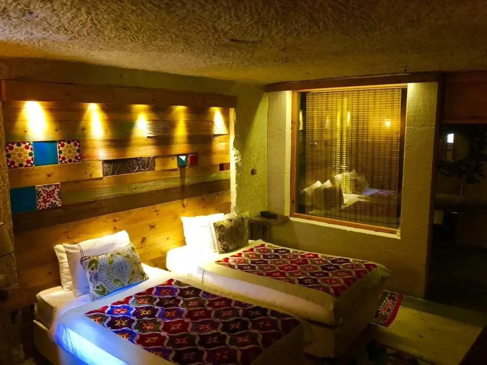Ургуп: Queens Cave Cappadocia