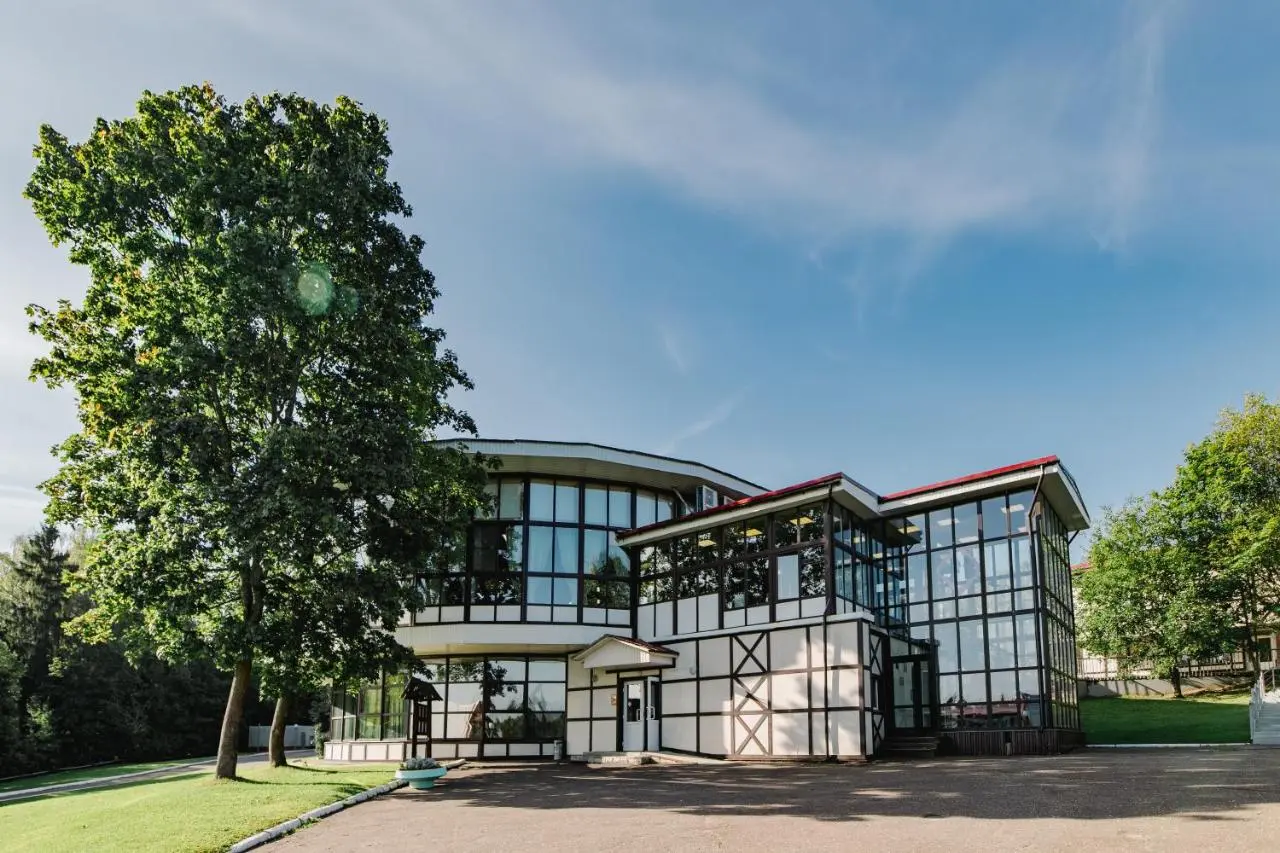Пешки: LESNOY Park Hotel