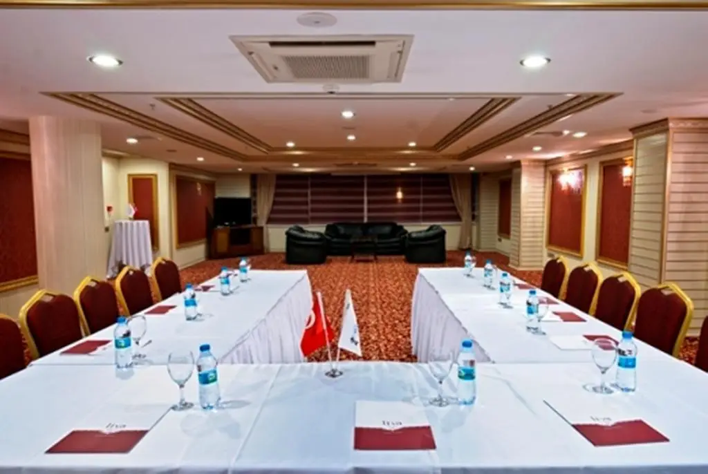 Мерсин: Yücesoy Liva Hotel Spa & Convention Center Mersin
