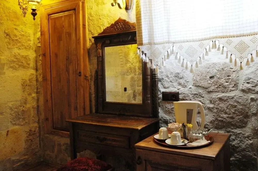 Айвали: Aravan Evi