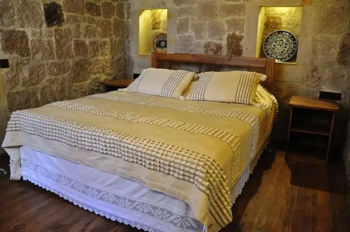 Айвали: Aravan Evi