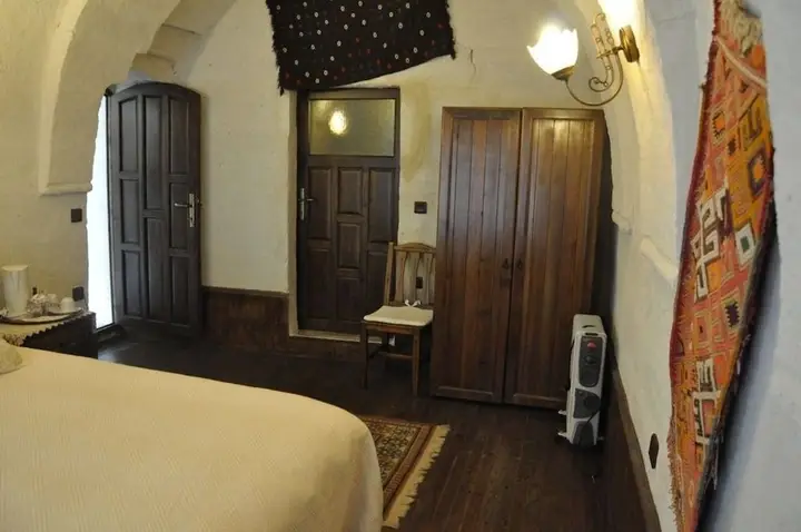 Айвали: Aravan Evi
