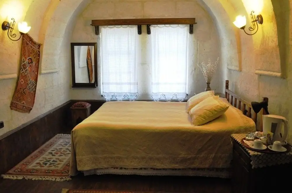 Айвали: Aravan Evi