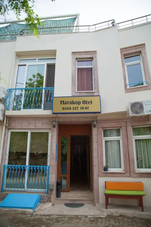 Айвалык: Koboroz Otel