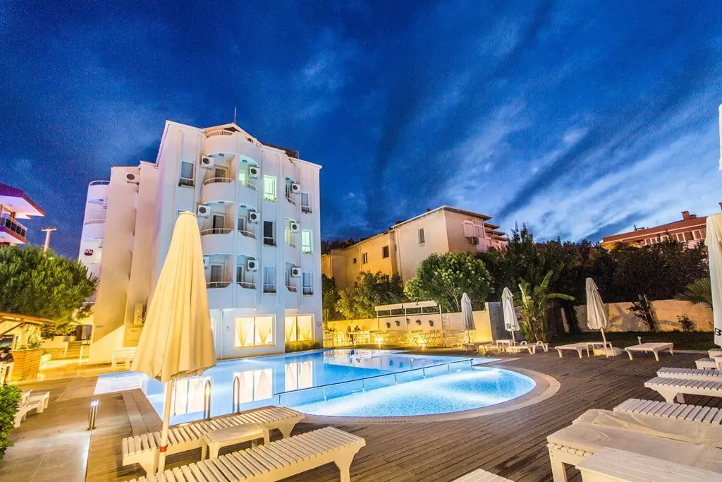 Чешме: Hotel Yeni