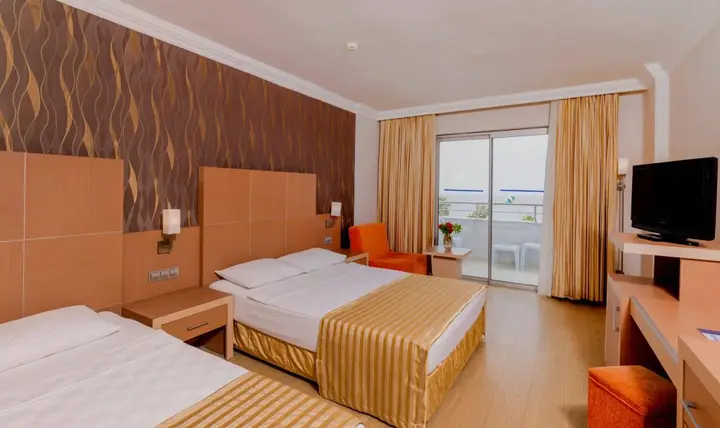 Окурджалар: Hotel Holiday Garden Resort