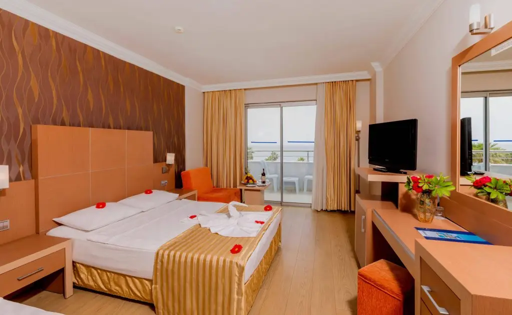 Окурджалар: Hotel Holiday Garden Resort