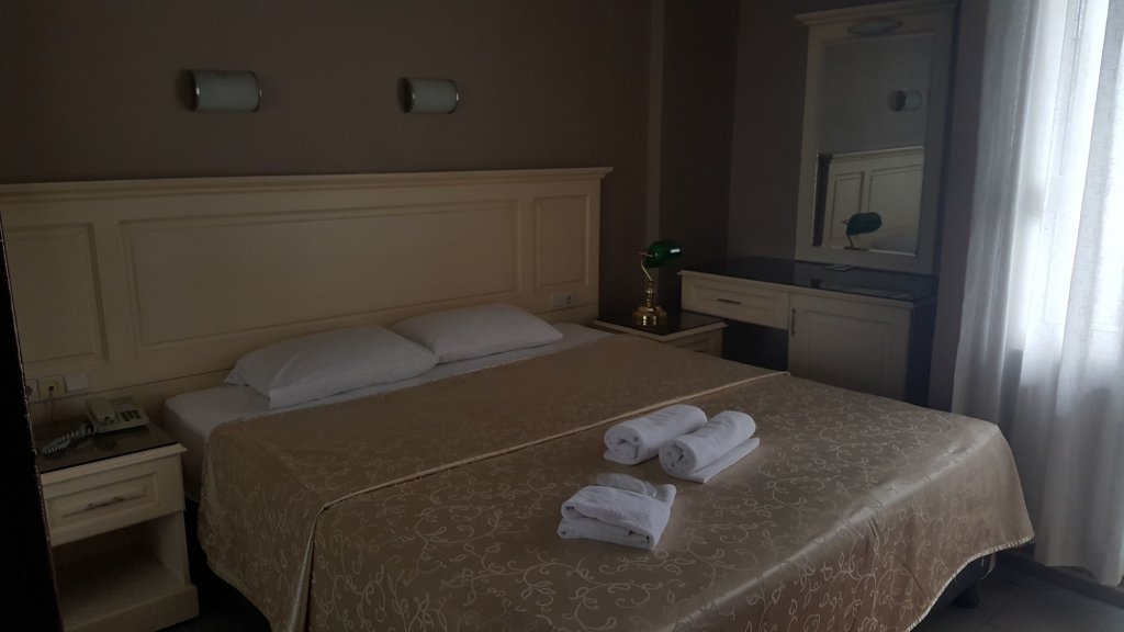 Бююкчекмедже: Ata Hotel Kumburgaz