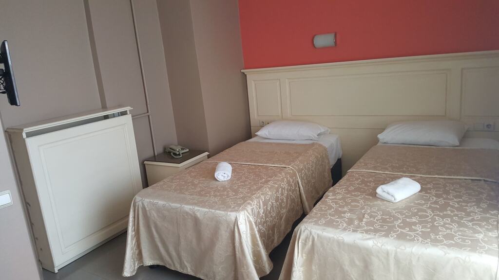 Бююкчекмедже: Ata Hotel Kumburgaz