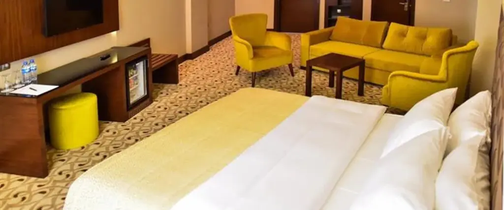 Тиреболу: Hebo Marina Hotel