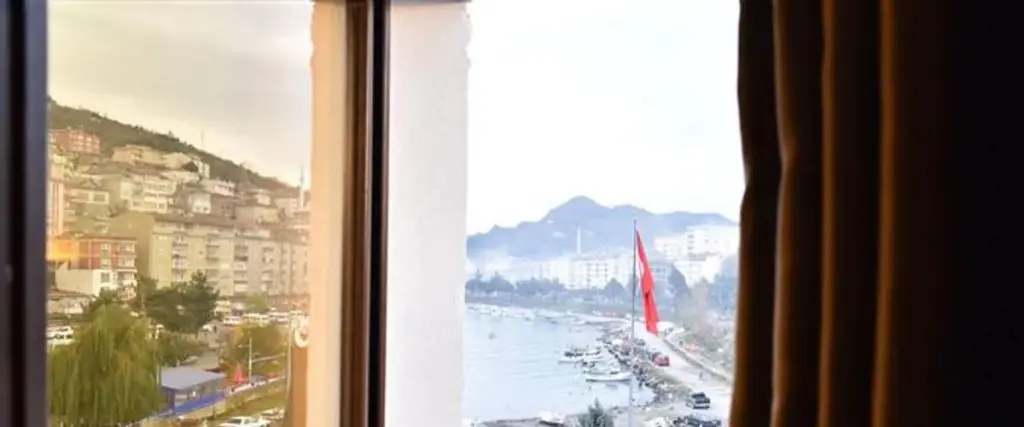 Тиреболу: Hebo Marina Hotel