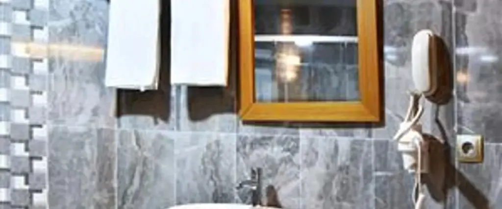 Тиреболу: Hebo Marina Hotel