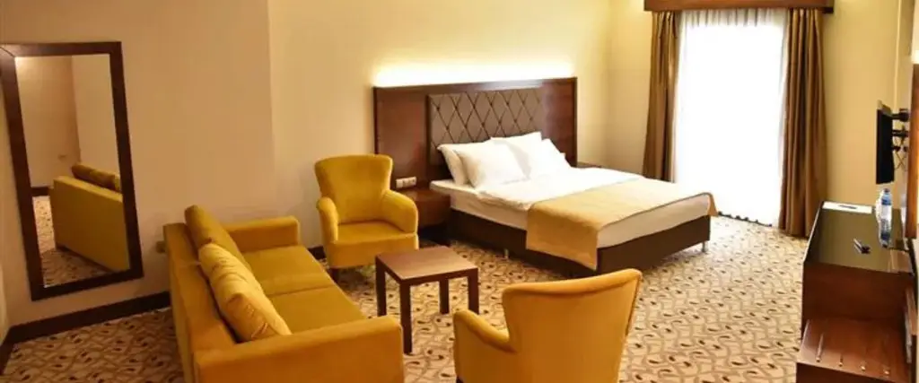 Тиреболу: Hebo Marina Hotel