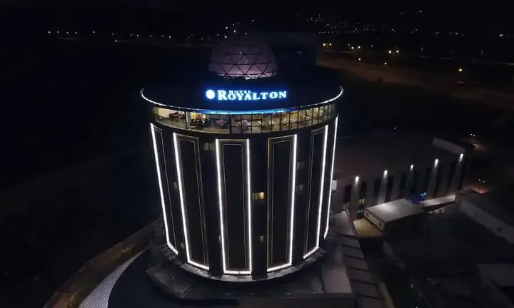 Османие: Royalton Hotel