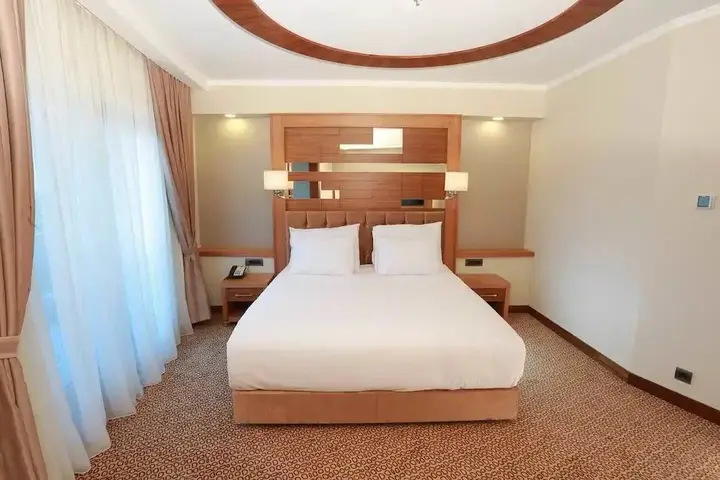 Османие: Royalton Hotel