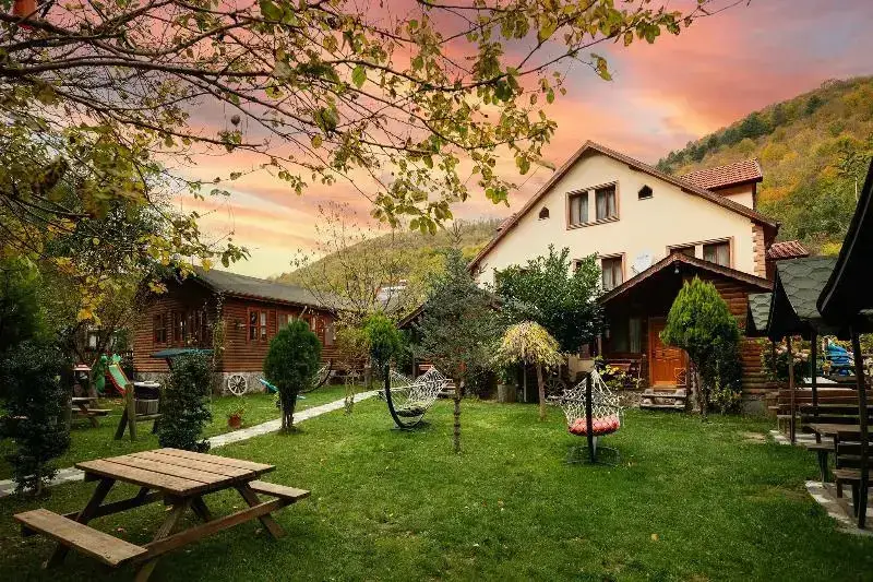 Болу: Doga Kosku Abant Bungalow Evleri