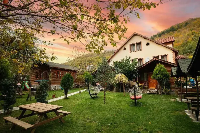 Болу: Doga Kosku Abant Bungalow Evleri