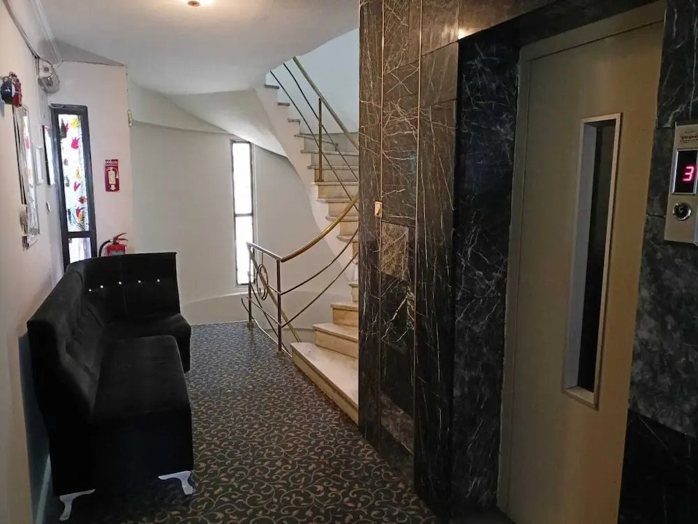 Усак: Sahlan Otel