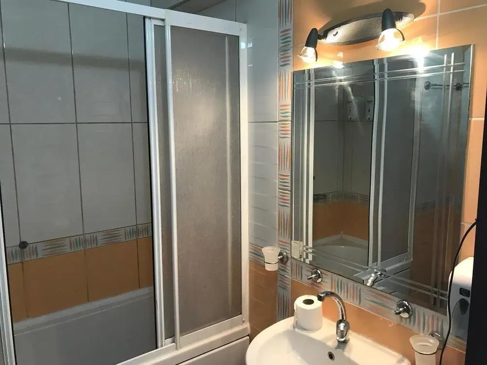 Усак: Sahlan Otel