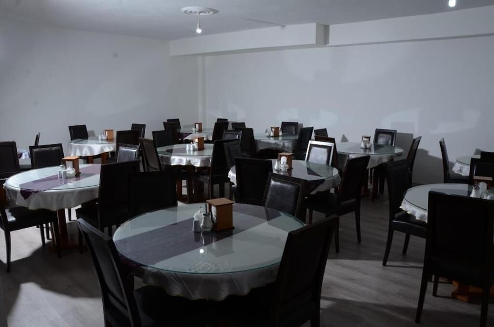 Ван: Era Gold Hotel