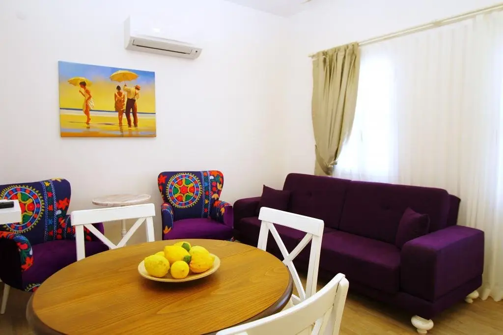 Чешме: Cesme Kale Tas Apart