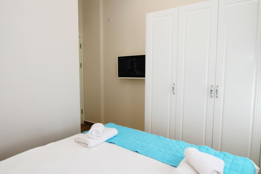 Чешме: Cesme Kale Tas Apart