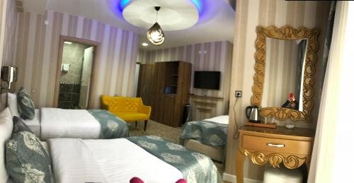 Ван: Crystall Hotel