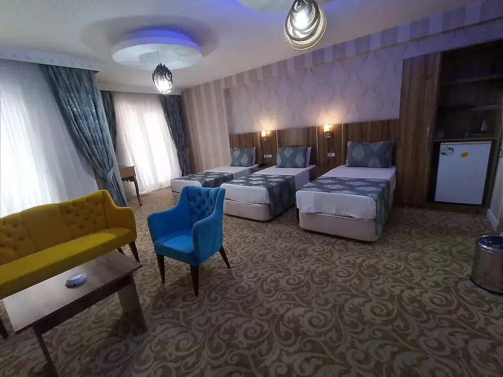 Ван: Crystall Hotel