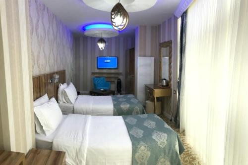 Ван: Crystall Hotel