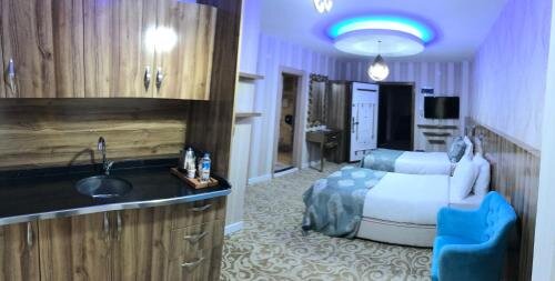 Ван: Crystall Hotel