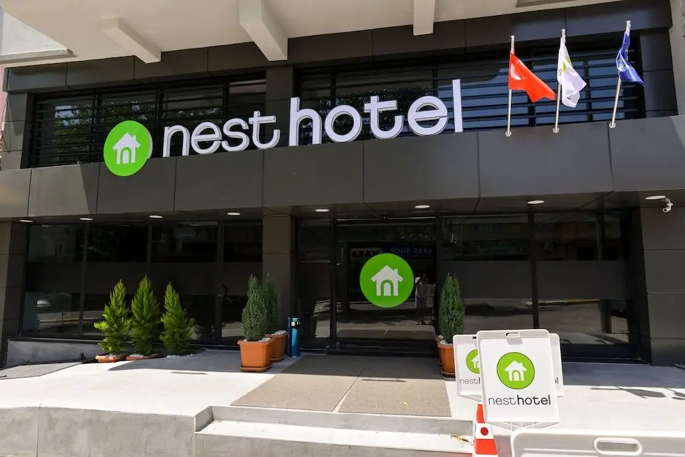 Усак: Nest Hotel