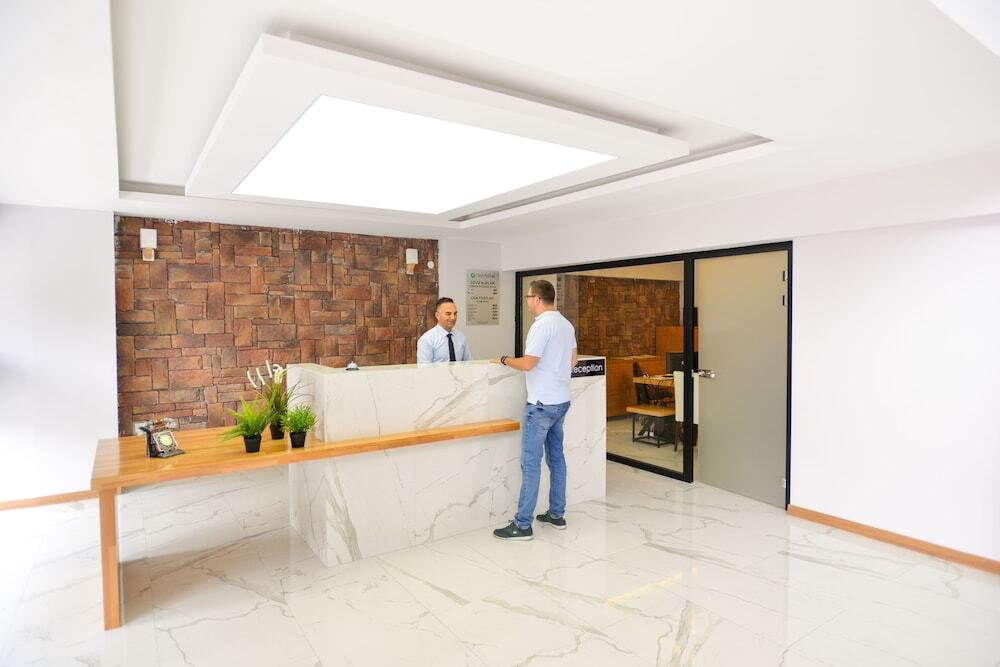 Усак: Nest Hotel