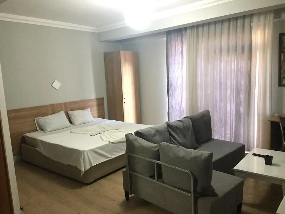 Усак: Esila Otel