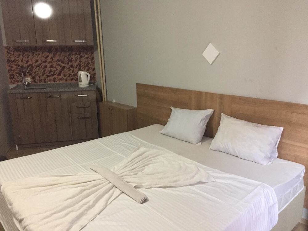 Усак: Esila Otel