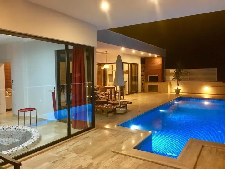 Исламлар: Villa Sude