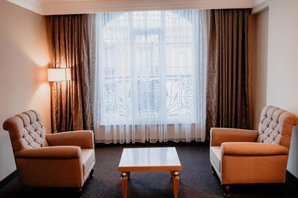 Ван: Reform Hotel