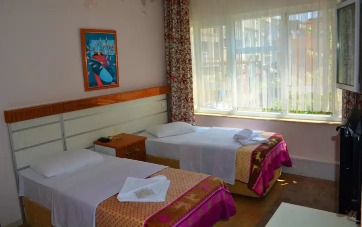 Ялова: Hotel Ülke