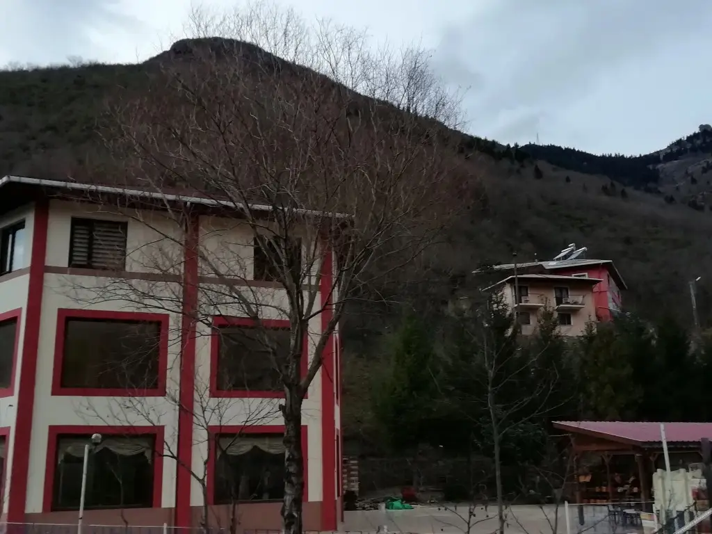 Касусту: Seremet Dinlenme Tesisi