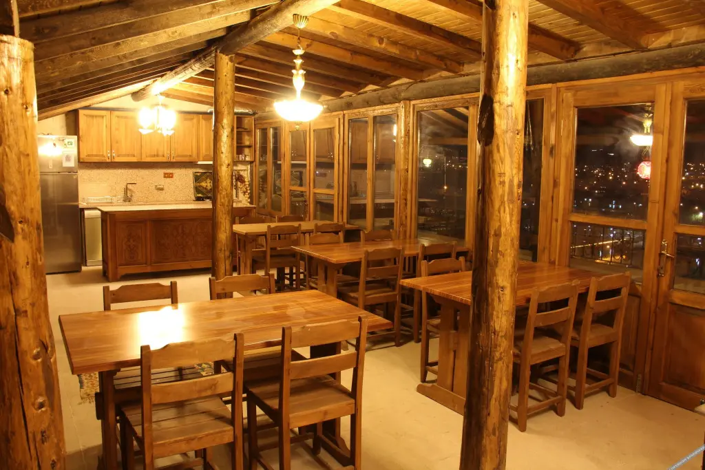 Аванос: Bayer Stone House