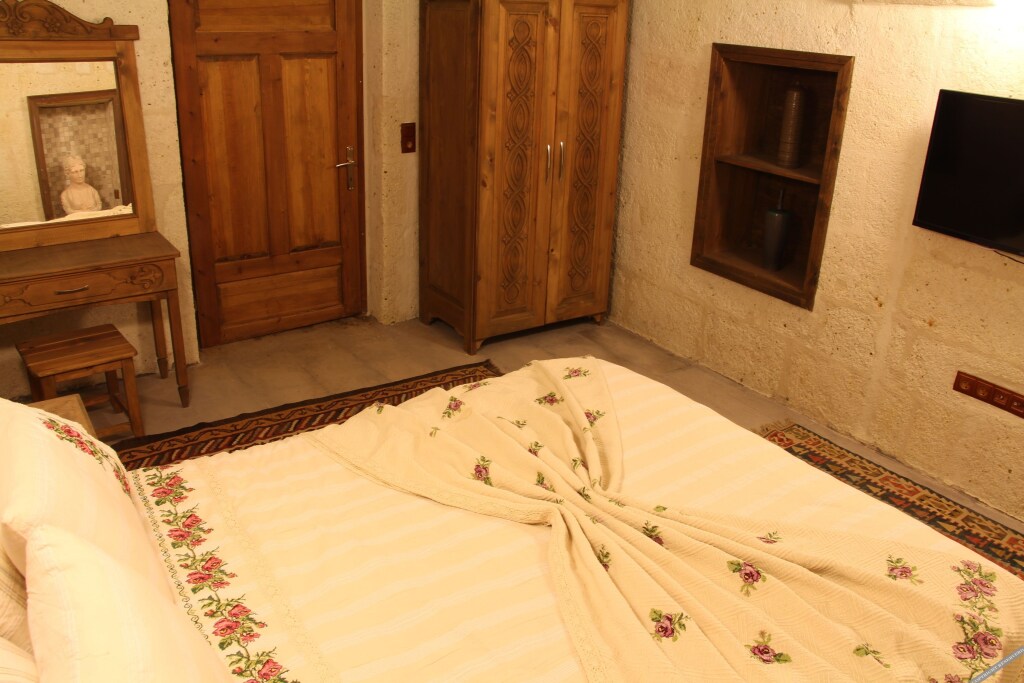 Аванос: Bayer Stone House