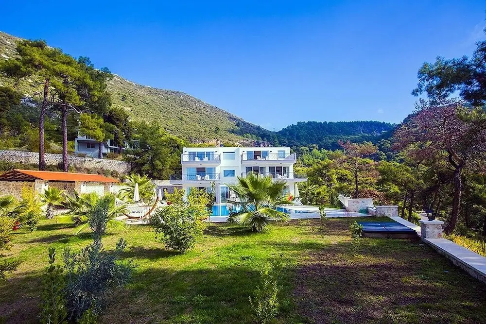 Исламлар: Villa Serenity